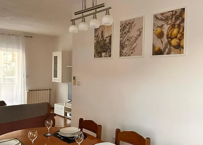 Apartament Vali 1 *