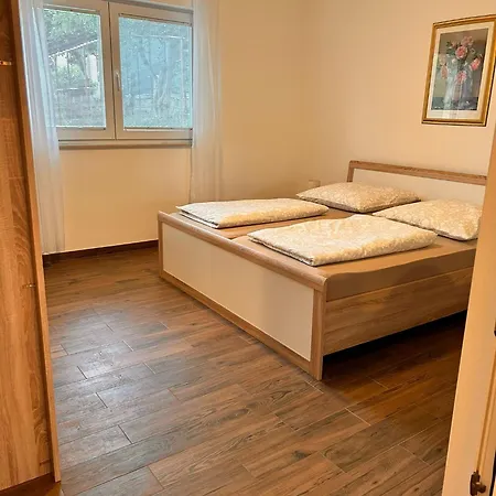 Apartment Vali 1 *